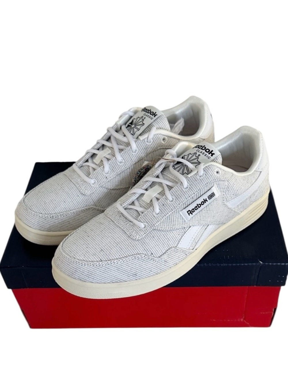Reebok Women's Club Tennis Shoes Memorytech TXTL  Size 7.5 New in Box!